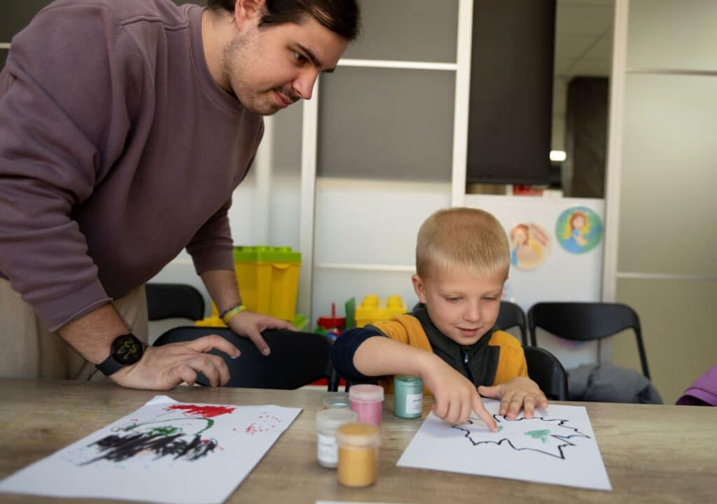 Ukraina, Chernivtsi: Oleh vet hva gode samtaler og tillit betyr for et barn og unge. Foto: Katerina Ilievska